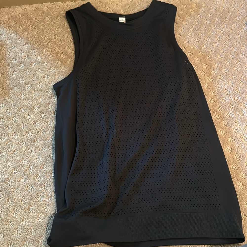 EUC lululemon tank size 4